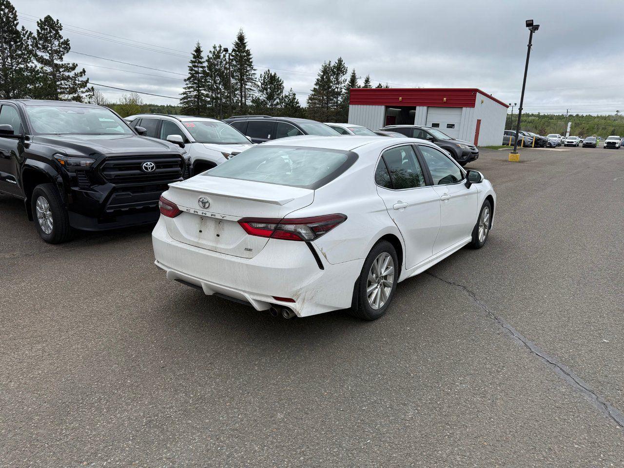 2023 Toyota Camry SE Photo4