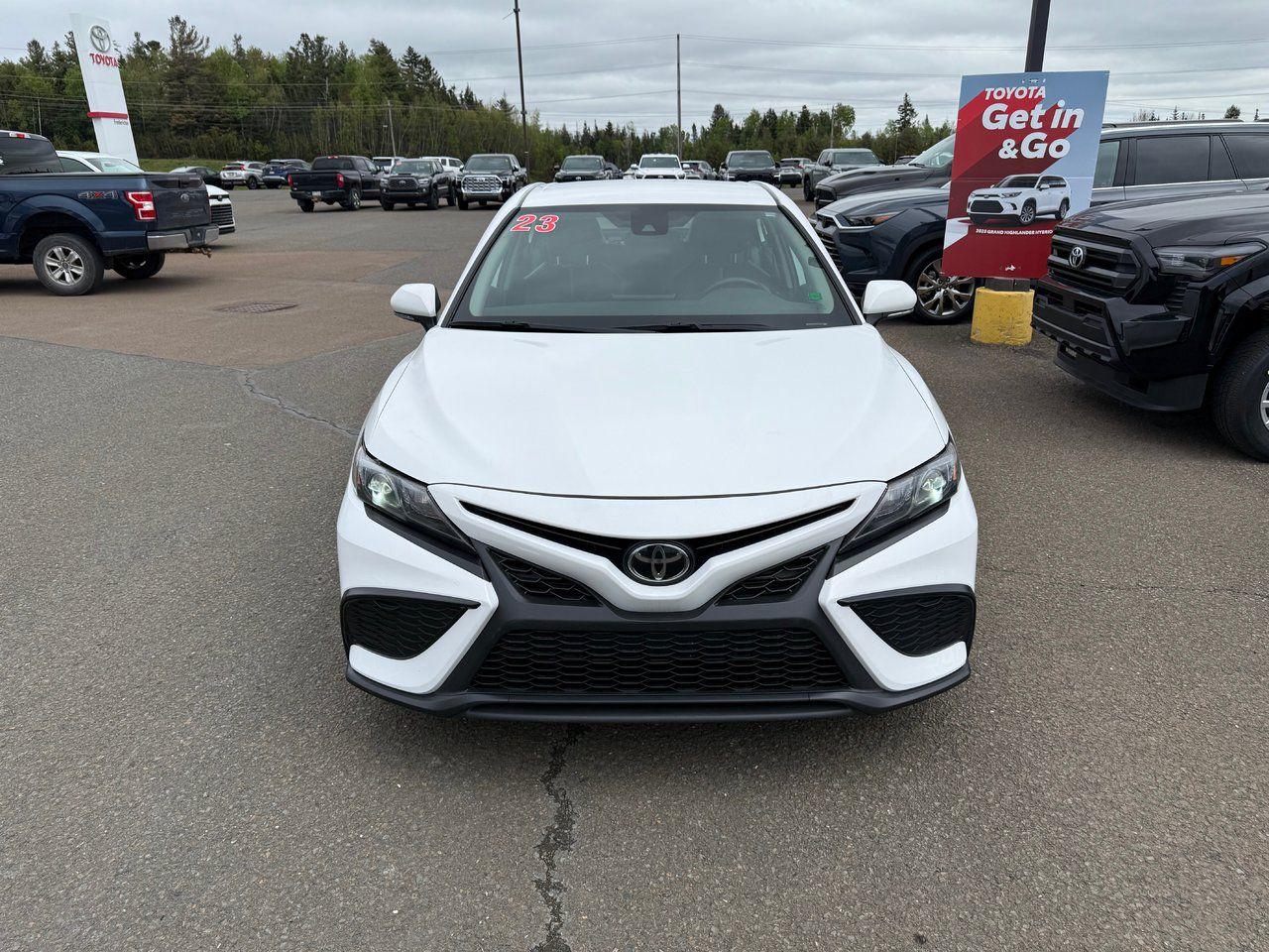 2023 Toyota Camry SE Photo1