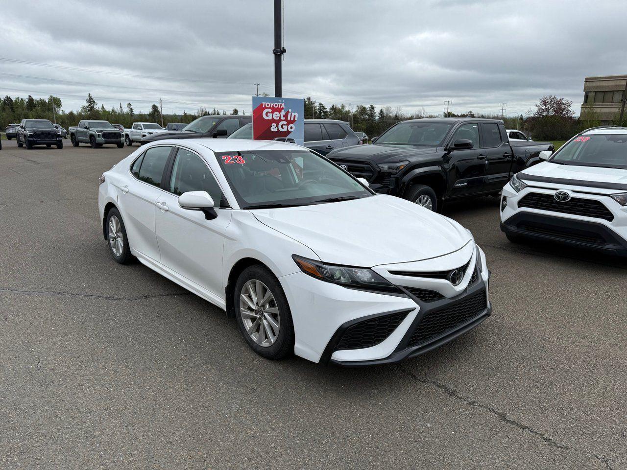 2023 Toyota Camry SE Photo2