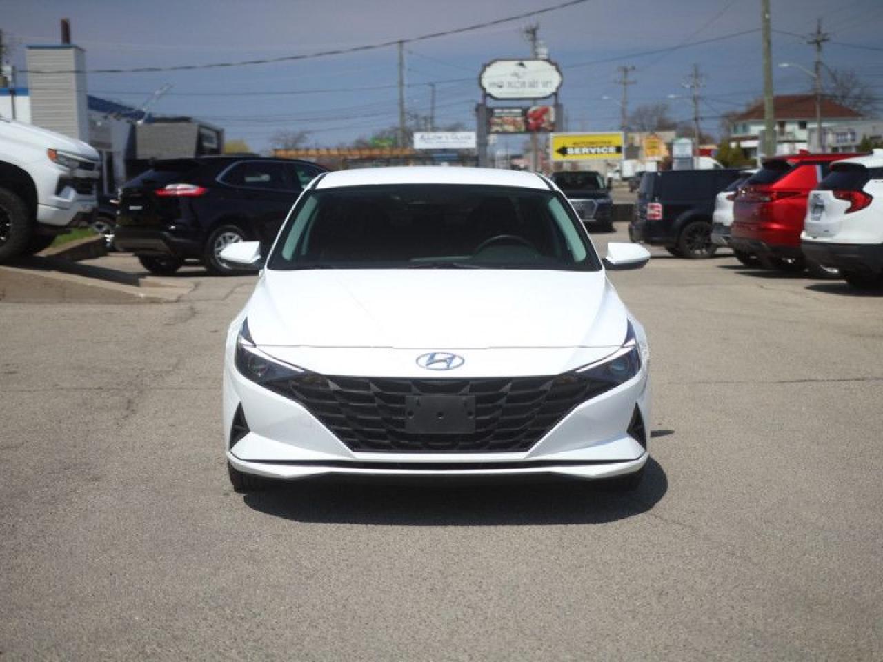 2023 Hyundai Elantra Preferred  **BLIND SPOT - APPLE CP** Photo4