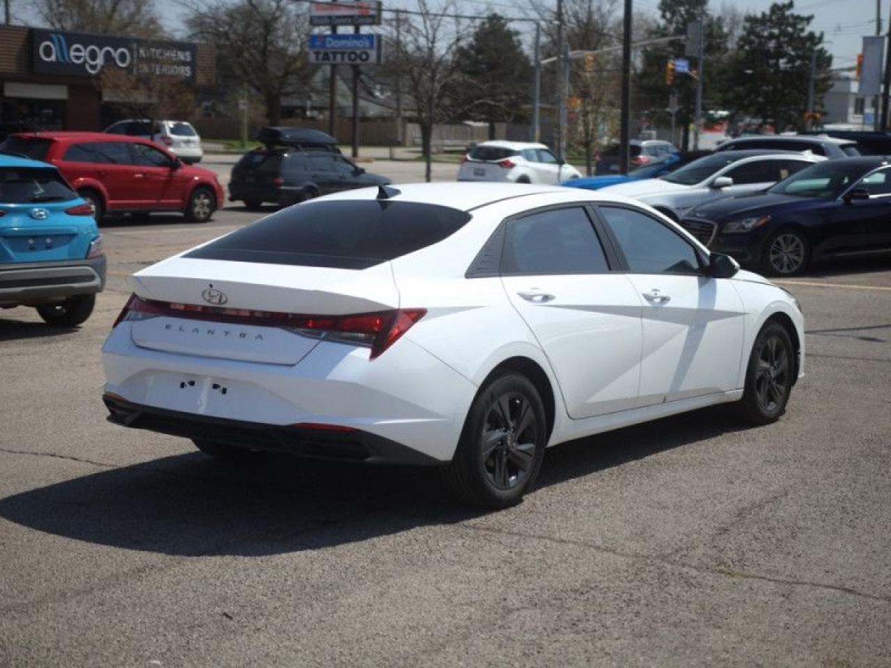 2023 Hyundai Elantra Preferred  **BLIND SPOT - APPLE CP** Photo3