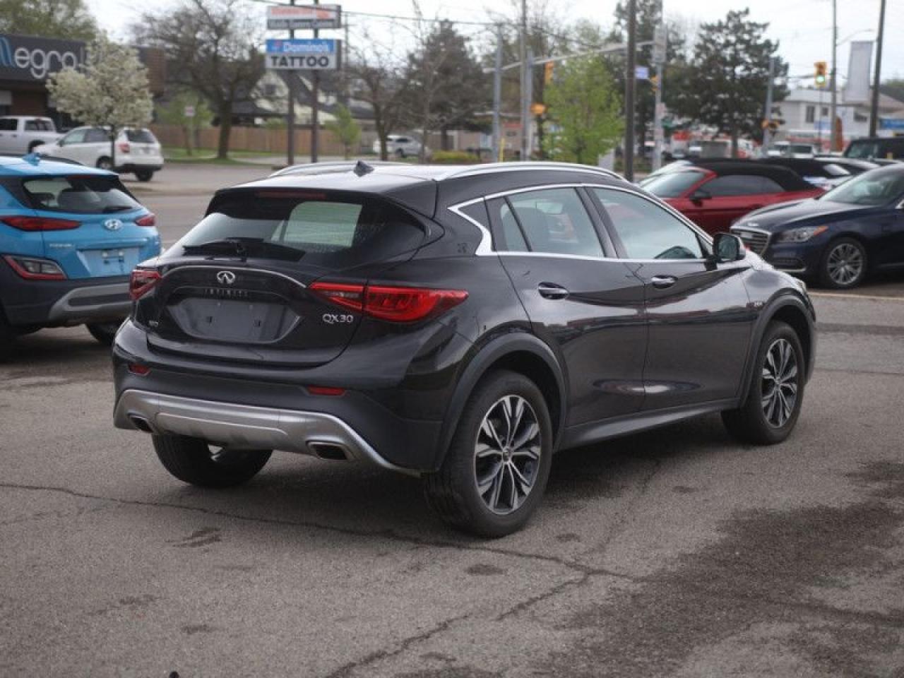 2018 Infiniti QX30 Base AWD  **VERY LOW KMS** Photo3