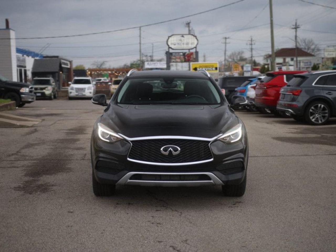 2018 Infiniti QX30 Base AWD  **VERY LOW KMS** Photo4