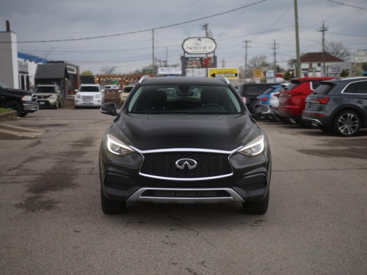 2018 Infiniti QX30 Base AWD  **VERY LOW KMS** Photo4