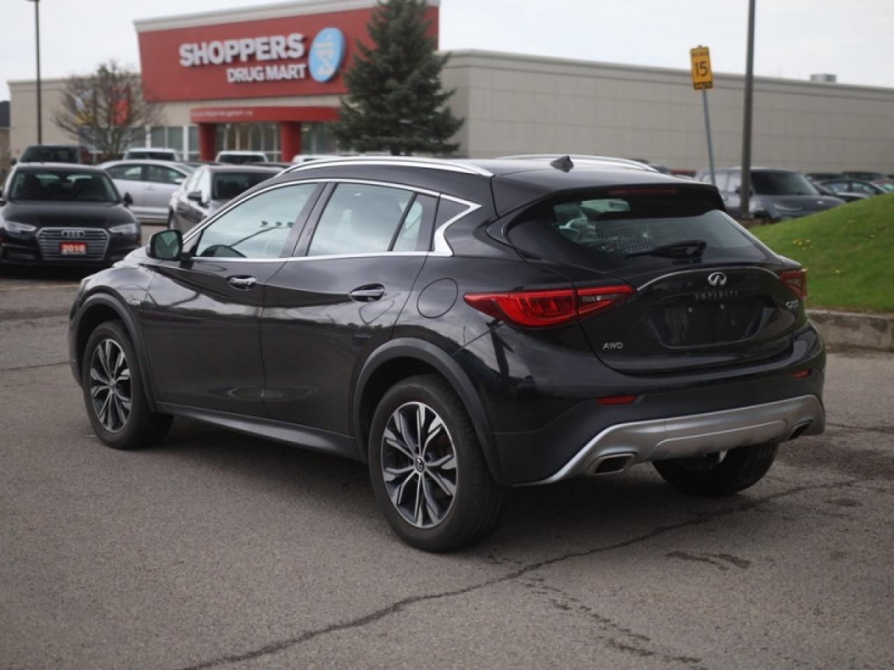 2018 Infiniti QX30 Base AWD  **VERY LOW KMS** Photo2