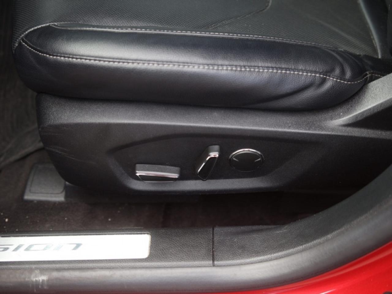 2020 Ford Fusion Titanium  **SUNROOF - COOLED SEATS** Photo