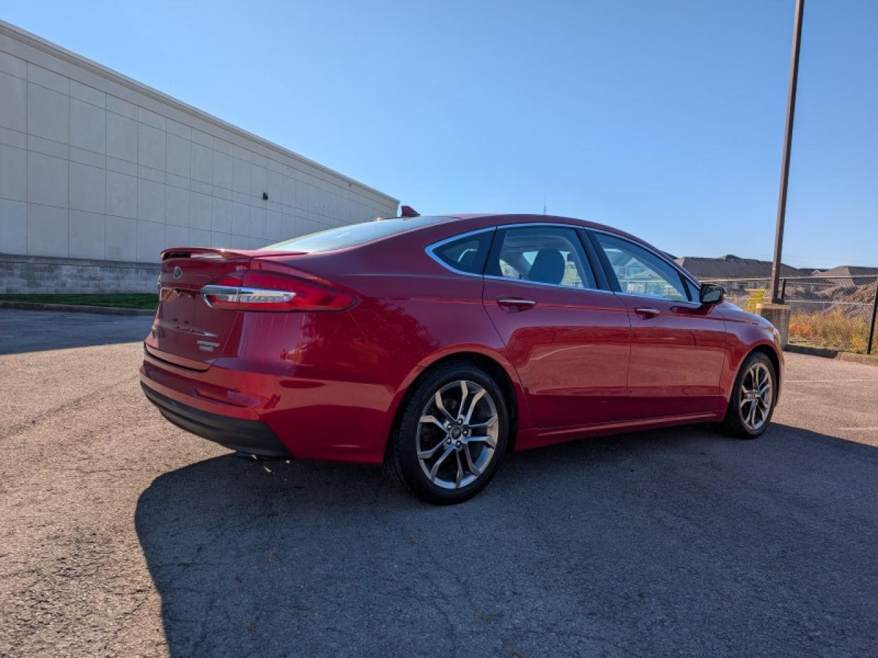 2020 Ford Fusion Titanium  **SUNROOF - COOLED SEATS** Photo4