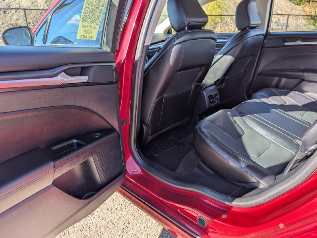 2020 Ford Fusion Titanium  **SUNROOF - COOLED SEATS** Photo