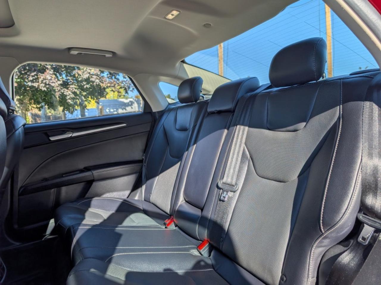 2020 Ford Fusion Titanium  **SUNROOF - COOLED SEATS** Photo