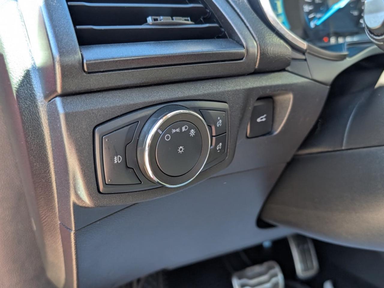 2020 Ford Fusion Titanium  **SUNROOF - COOLED SEATS** Photo