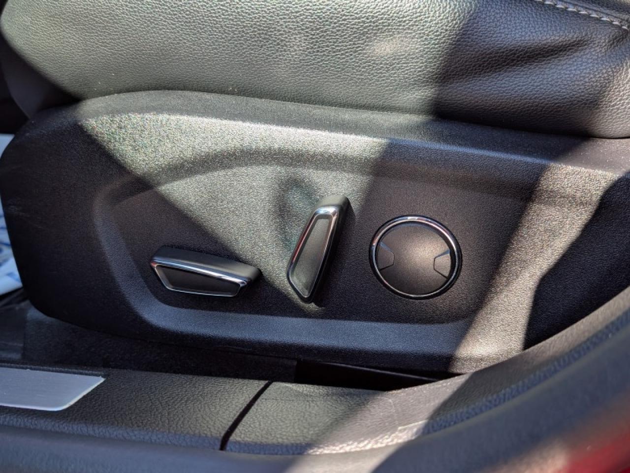 2020 Ford Fusion Titanium  **SUNROOF - COOLED SEATS** Photo