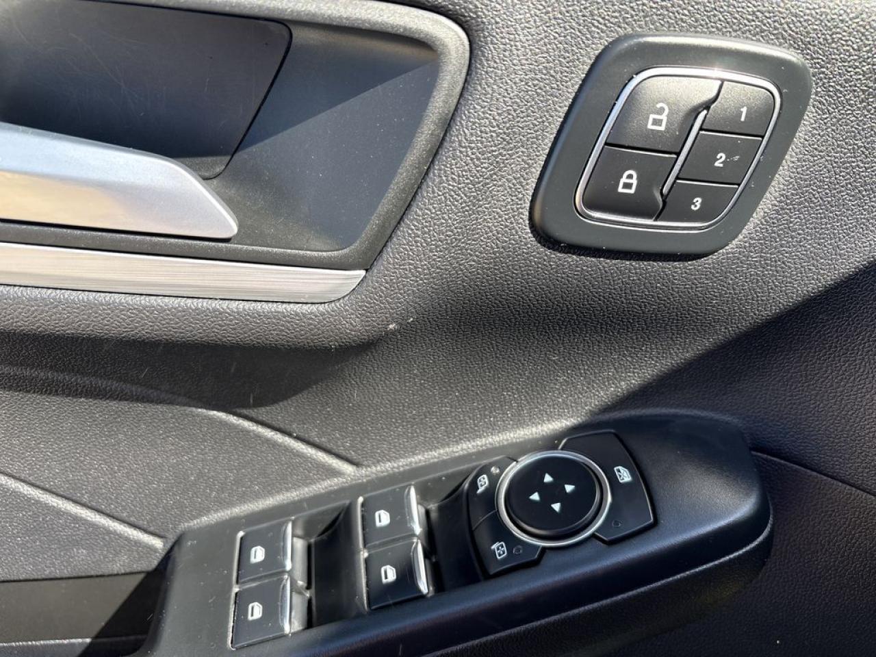 2024 Ford Escape Platinum Photo4