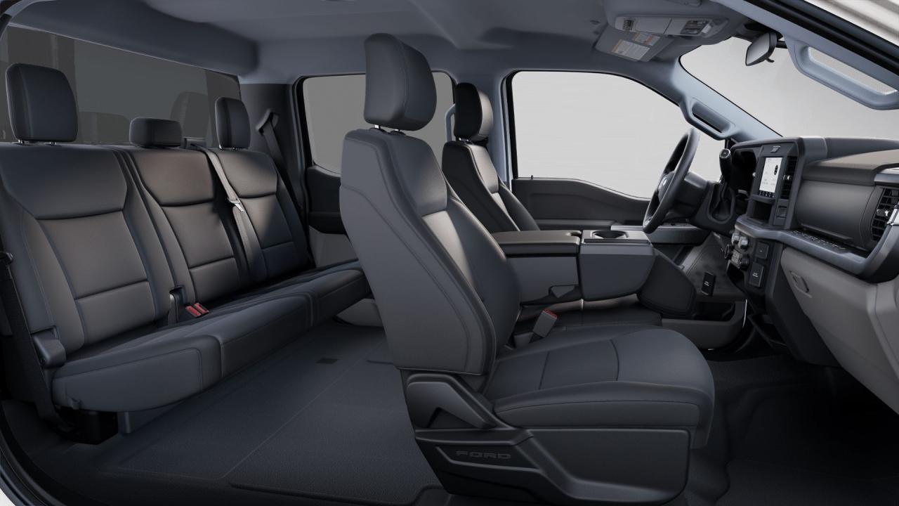 2025 Ford F-350 Super Duty DRW XLT Photo5