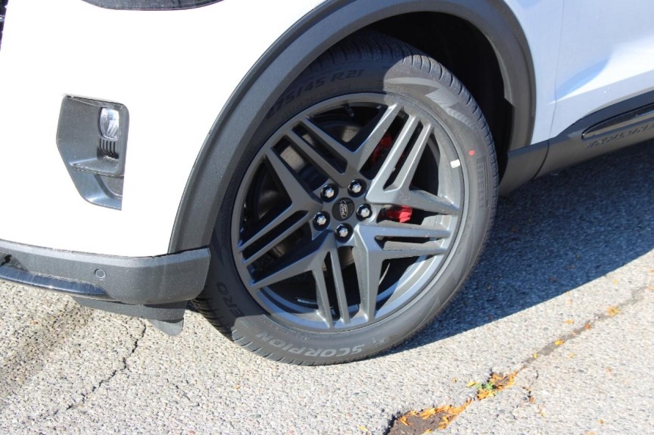 2025 Ford Explorer ST Photo3