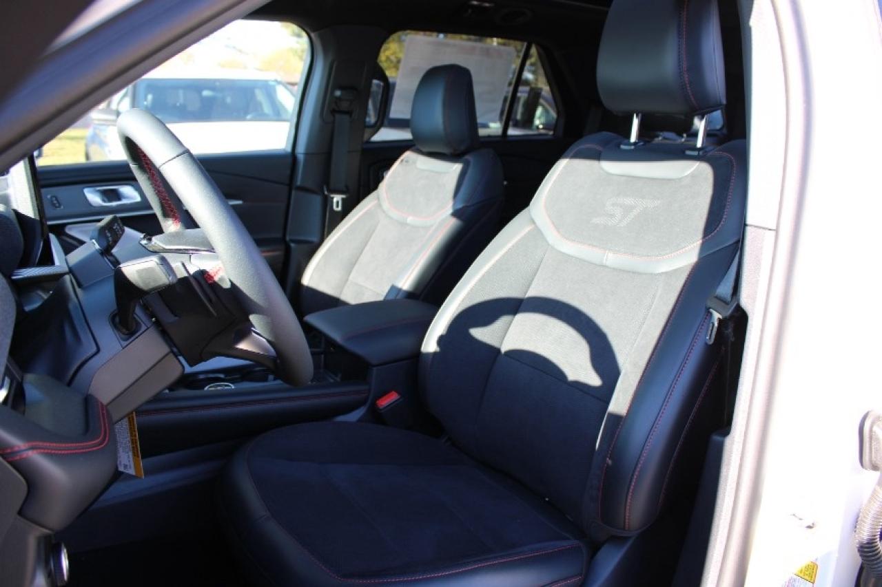 2025 Ford Explorer ST Photo