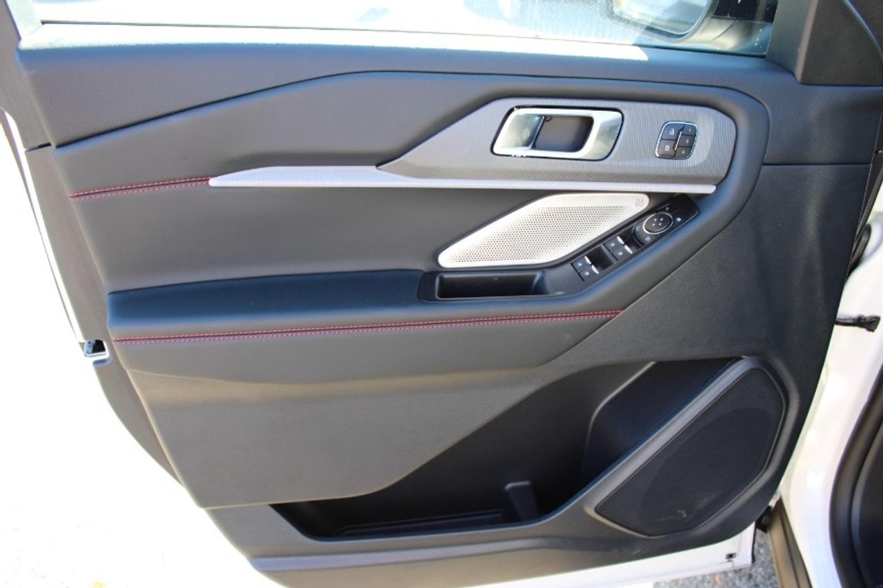 2025 Ford Explorer ST Photo