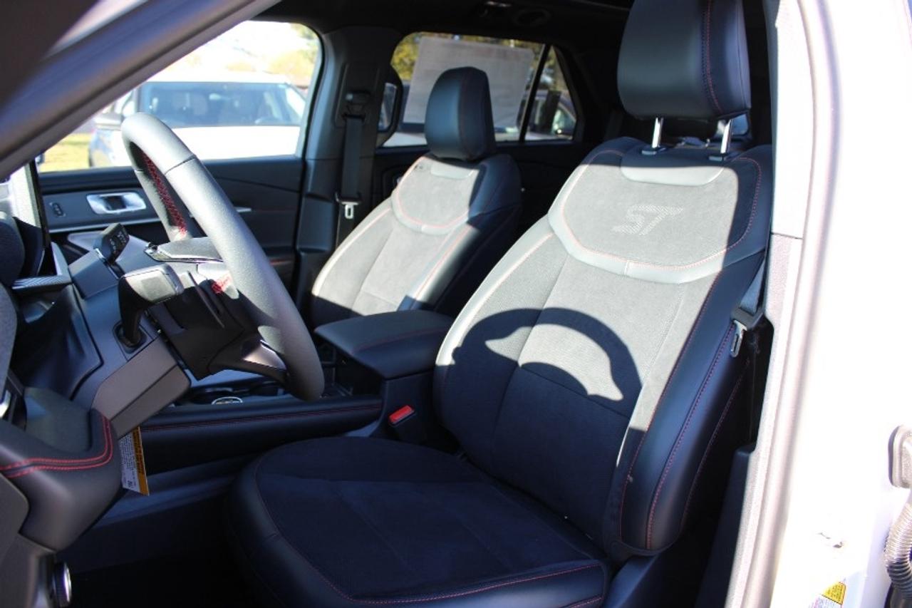 2025 Ford Explorer ST Photo