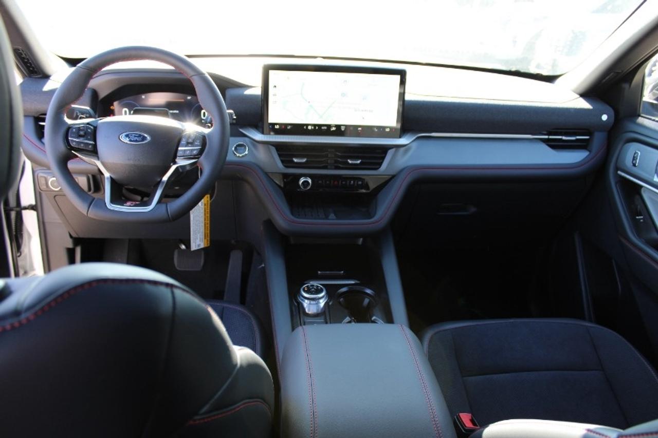 2025 Ford Explorer ST Photo
