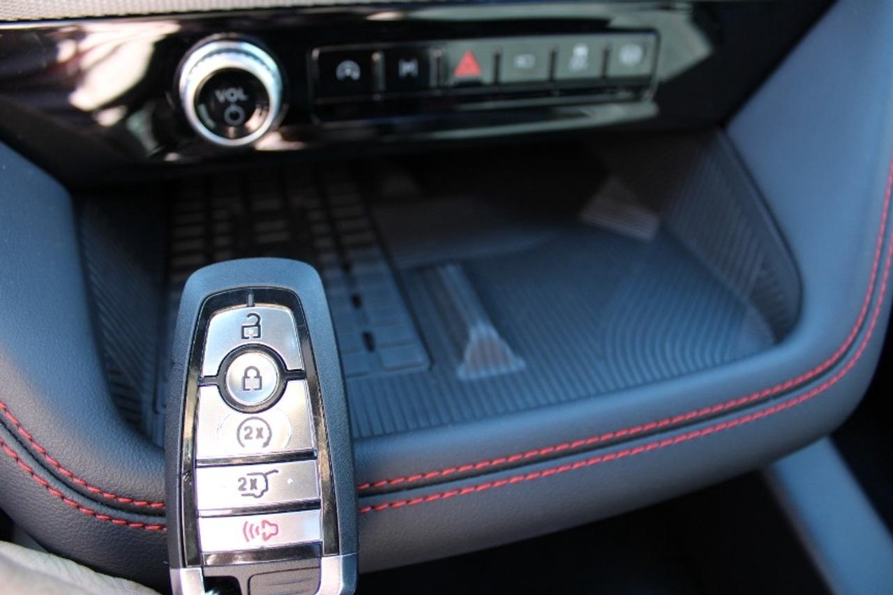 2025 Ford Explorer ST Photo