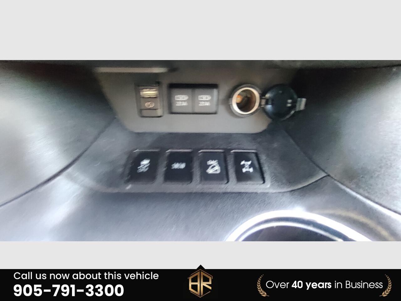 2017 Toyota Highlander XLE | Leather | Sun Roof | No Accidents Reported | Photo