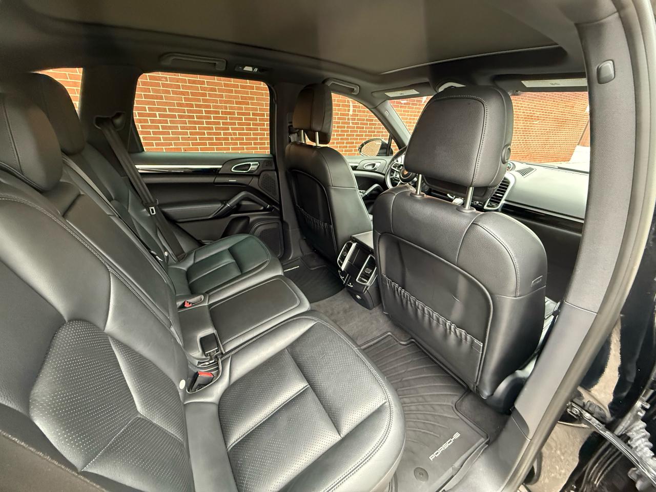 2016 Porsche Cayenne  - Photo #12