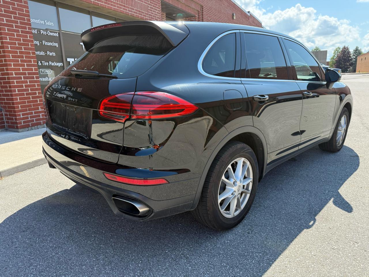 2016 Porsche Cayenne  - Photo #3