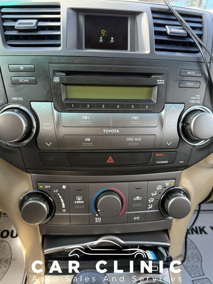 2010 Toyota Highlander  - Photo #25