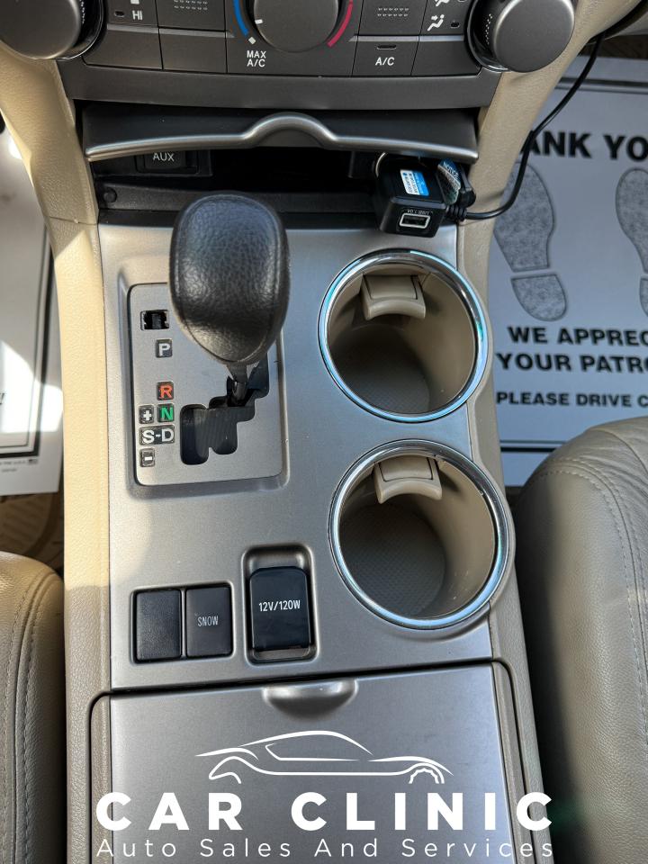 2010 Toyota Highlander  - Photo #24