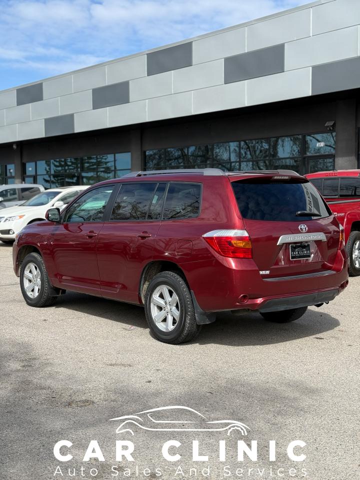 2010 Toyota Highlander  - Photo #4