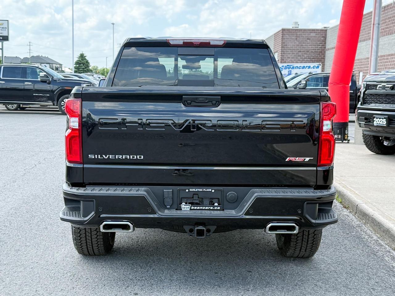 2025 Chevrolet Silverado 1500 RST 6.2L V8 WITH REMOTE START/ENTRY, SUNROOF, HEATED FRONT SEATS, HEATED STEERING WHEEL, HD SURROUND VISION, BOSE SOUND SYSTEM Photo