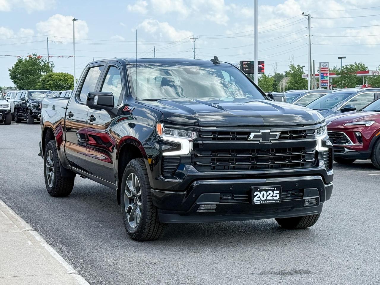 2025 Chevrolet Silverado 1500 RST 6.2L V8 WITH REMOTE START/ENTRY, SUNROOF, HEATED FRONT SEATS, HEATED STEERING WHEEL, HD SURROUND VISION, BOSE SOUND SYSTEM Photo