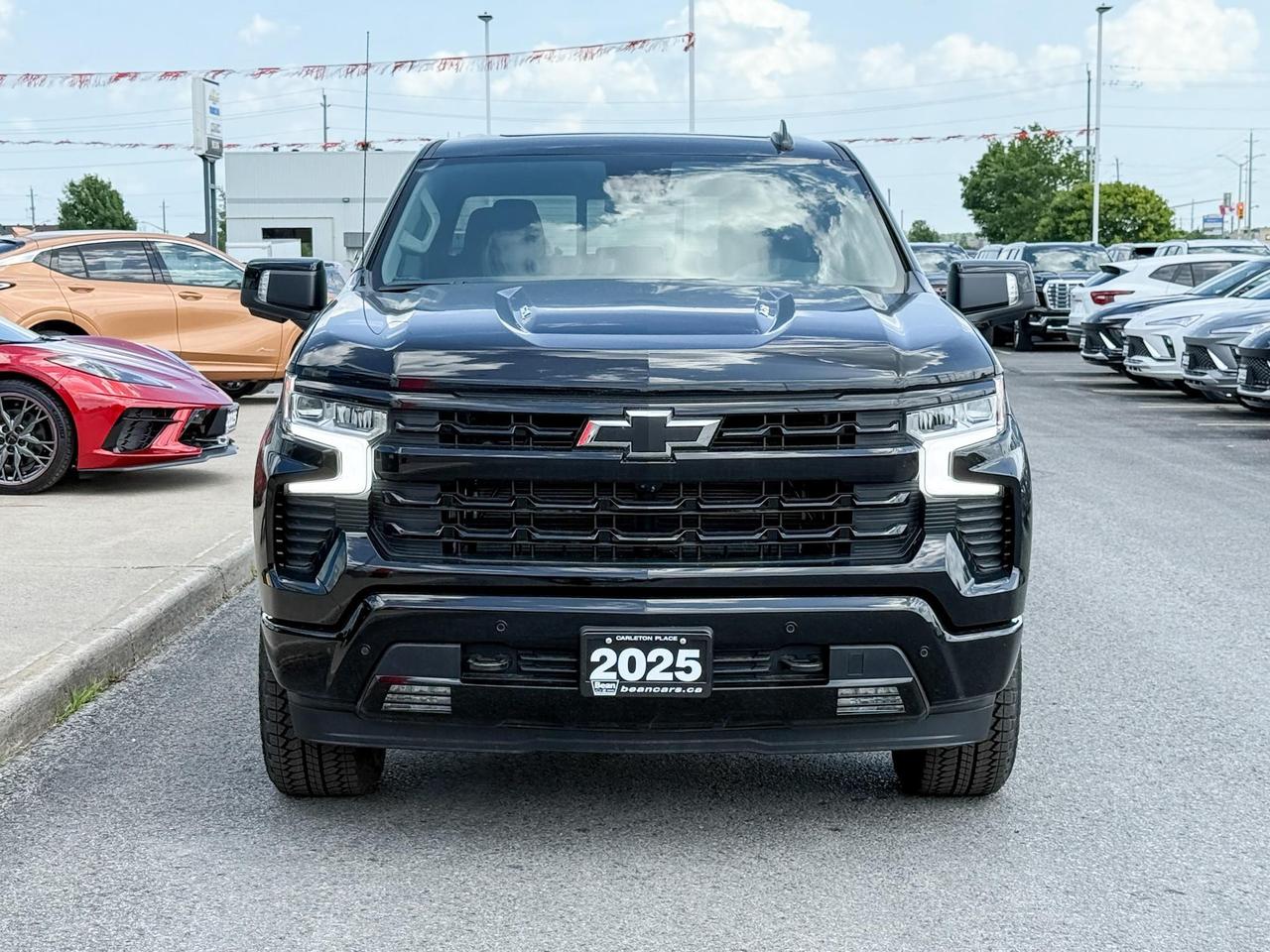 2025 Chevrolet Silverado 1500 RST 6.2L V8 WITH REMOTE START/ENTRY, SUNROOF, HEATED FRONT SEATS, HEATED STEERING WHEEL, HD SURROUND VISION, BOSE SOUND SYSTEM Photo