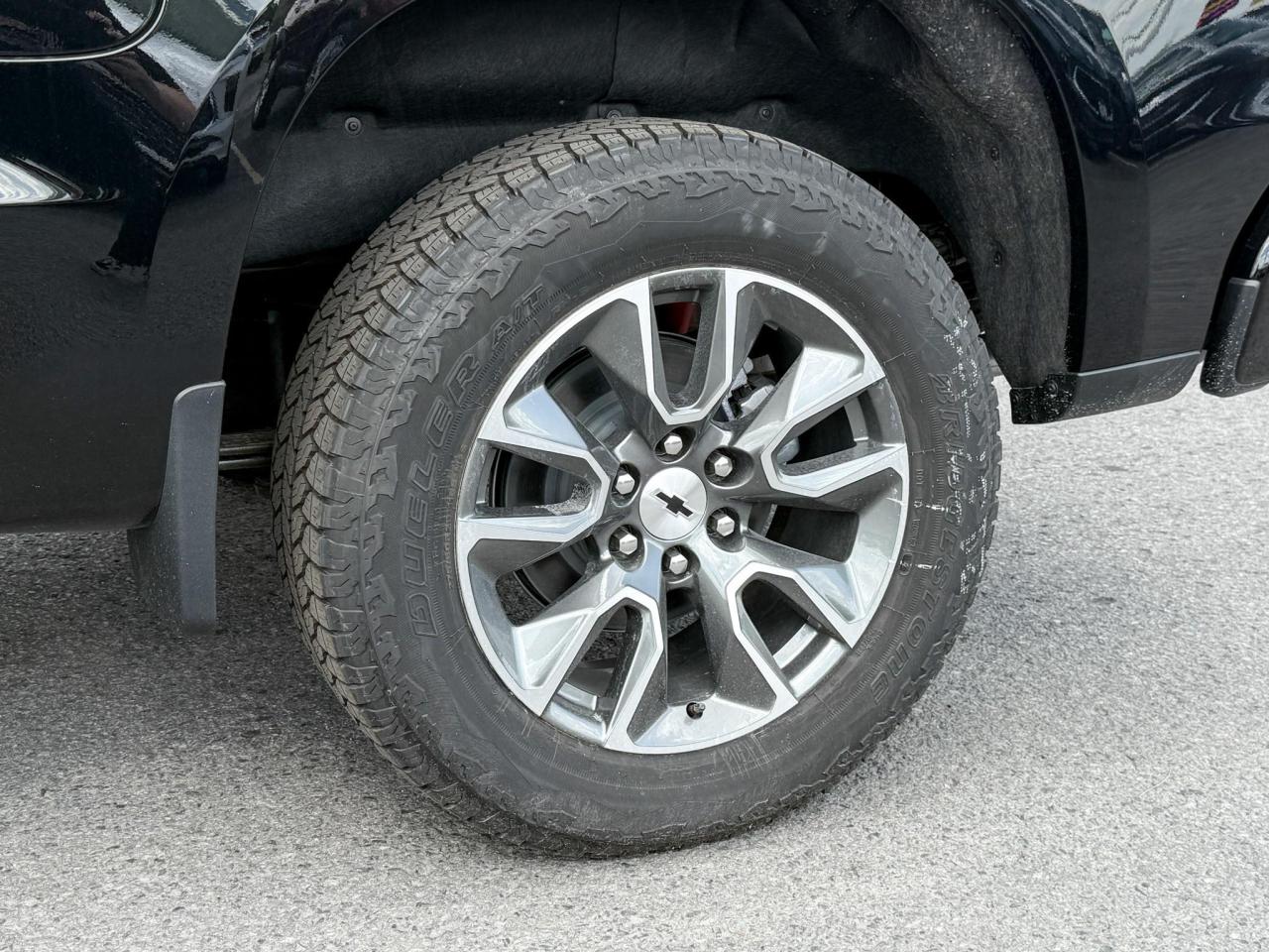 2025 Chevrolet Silverado 1500 RST 6.2L V8 WITH REMOTE START/ENTRY, SUNROOF, HEATED FRONT SEATS, HEATED STEERING WHEEL, HD SURROUND VISION, BOSE SOUND SYSTEM Photo