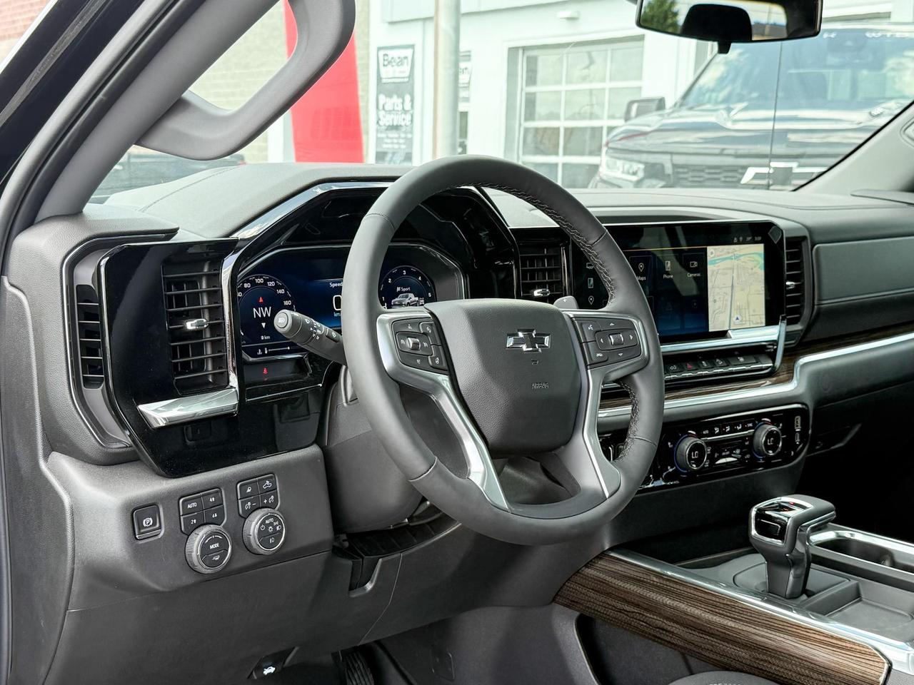 2025 Chevrolet Silverado 1500 RST 6.2L V8 WITH REMOTE START/ENTRY, SUNROOF, HEATED FRONT SEATS, HEATED STEERING WHEEL, HD SURROUND VISION, BOSE SOUND SYSTEM Photo