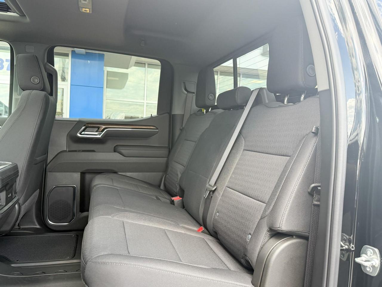 2025 Chevrolet Silverado 1500 RST 6.2L V8 WITH REMOTE START/ENTRY, SUNROOF, HEATED FRONT SEATS, HEATED STEERING WHEEL, HD SURROUND VISION, BOSE SOUND SYSTEM Photo