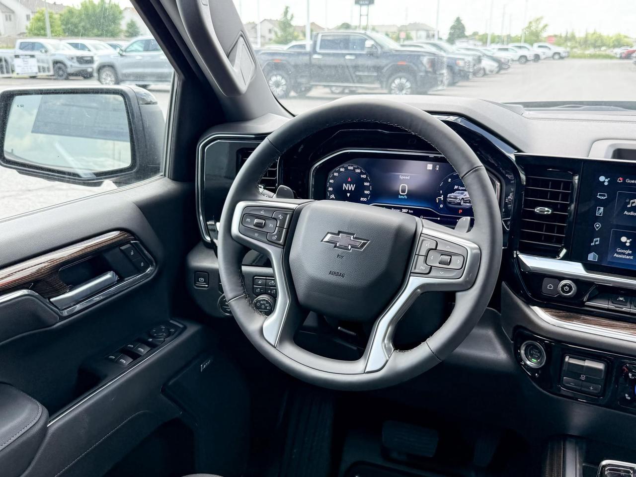 2025 Chevrolet Silverado 1500 RST 6.2L V8 WITH REMOTE START/ENTRY, SUNROOF, HEATED FRONT SEATS, HEATED STEERING WHEEL, HD SURROUND VISION, BOSE SOUND SYSTEM Photo