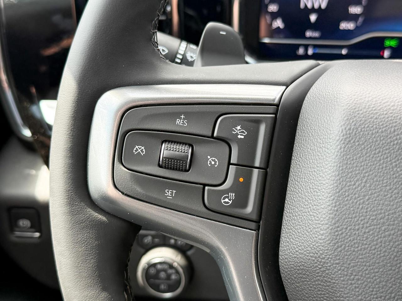 2025 Chevrolet Silverado 1500 RST 6.2L V8 WITH REMOTE START/ENTRY, SUNROOF, HEATED FRONT SEATS, HEATED STEERING WHEEL, HD SURROUND VISION, BOSE SOUND SYSTEM Photo