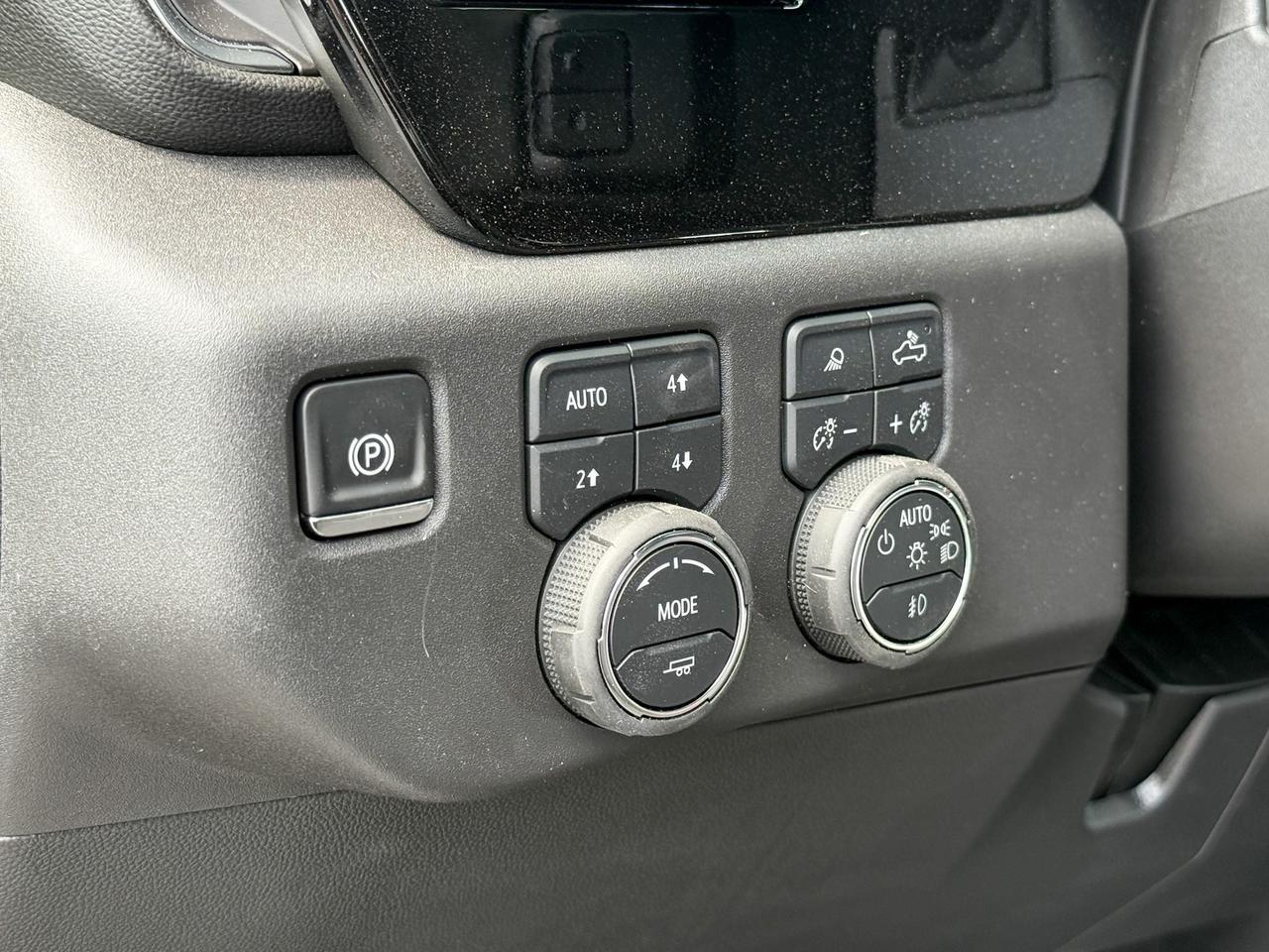 2025 Chevrolet Silverado 1500 RST 6.2L V8 WITH REMOTE START/ENTRY, SUNROOF, HEATED FRONT SEATS, HEATED STEERING WHEEL, HD SURROUND VISION, BOSE SOUND SYSTEM Photo