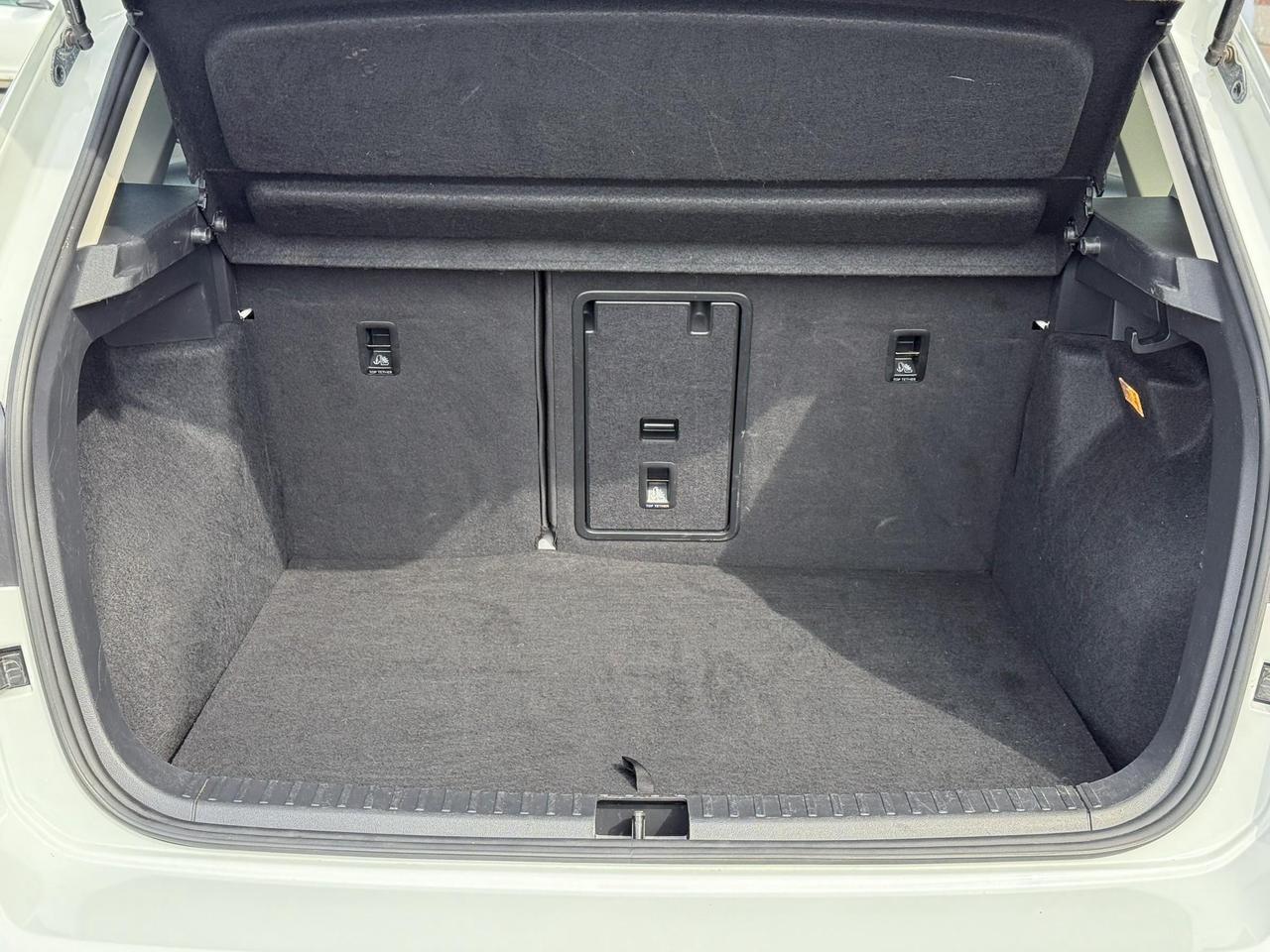 2022 Volkswagen Taos Comfortline 1.5L 4CYL TURBO, AWD COMFORTLINE, HEATED LEATHER SEATS, SUNROOF WIRELESS CHARGING, ADAPTIVE CRUISE CONTROL, 18" ALLOY WHEELS Photo