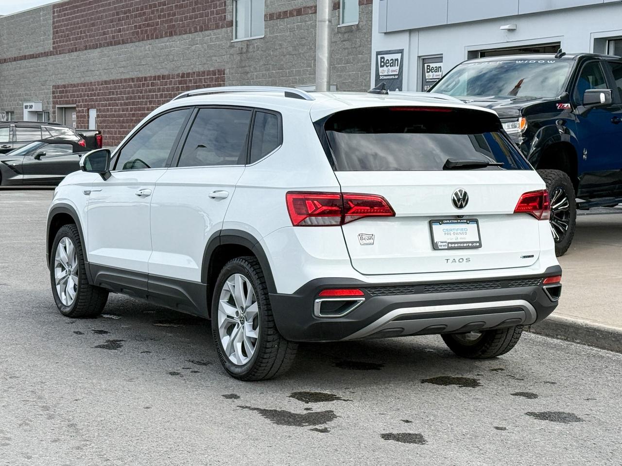 2022 Volkswagen Taos Comfortline 1.5L 4CYL TURBO, AWD COMFORTLINE, HEATED LEATHER SEATS, SUNROOF WIRELESS CHARGING, ADAPTIVE CRUISE CONTROL, 18" ALLOY WHEELS Photo