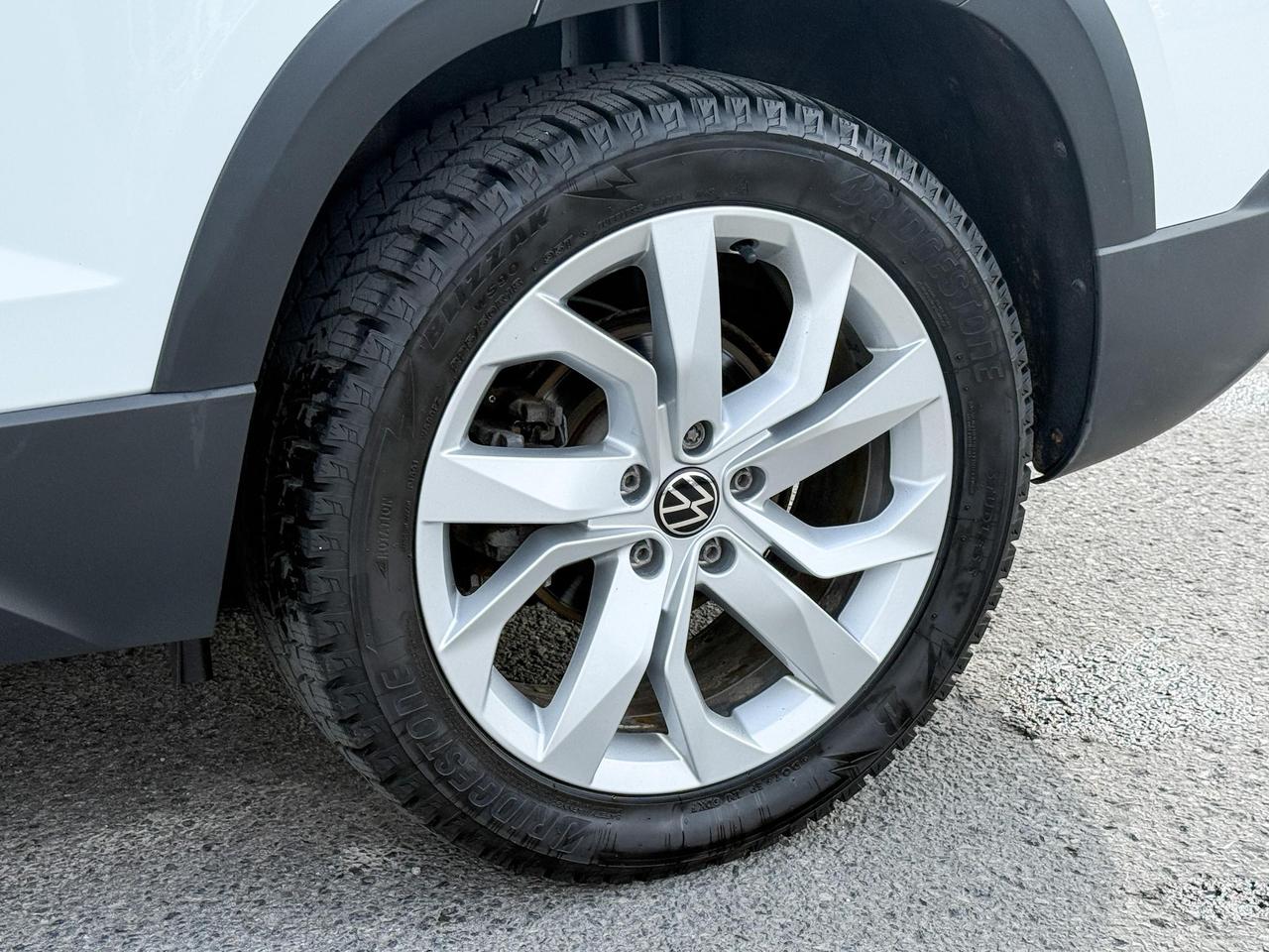 2022 Volkswagen Taos Comfortline 1.5L 4CYL TURBO, AWD COMFORTLINE, HEATED LEATHER SEATS, SUNROOF WIRELESS CHARGING, ADAPTIVE CRUISE CONTROL, 18" ALLOY WHEELS Photo