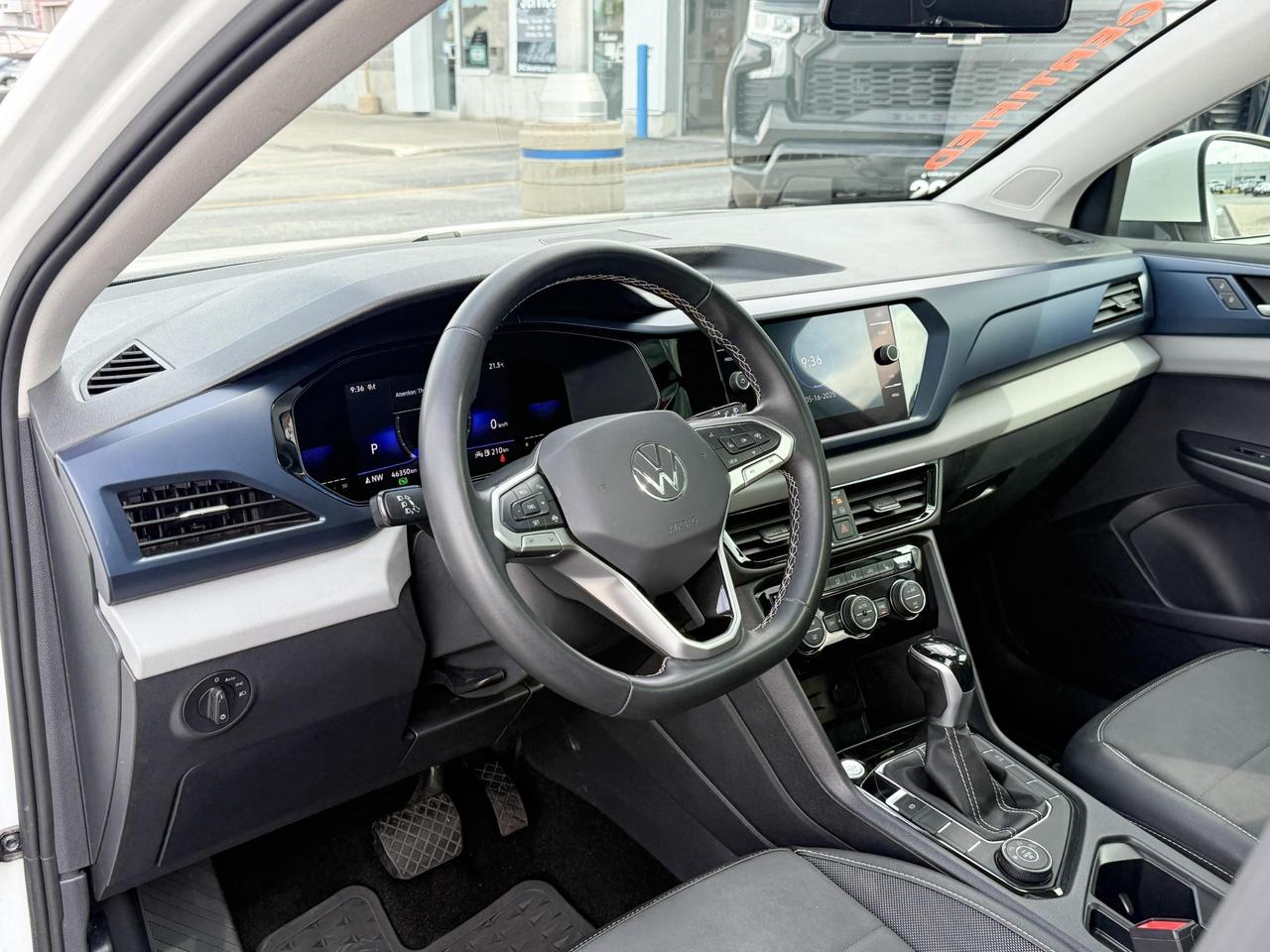 2022 Volkswagen Taos Comfortline 1.5L 4CYL TURBO, AWD COMFORTLINE, HEATED LEATHER SEATS, SUNROOF WIRELESS CHARGING, ADAPTIVE CRUISE CONTROL, 18" ALLOY WHEELS Photo