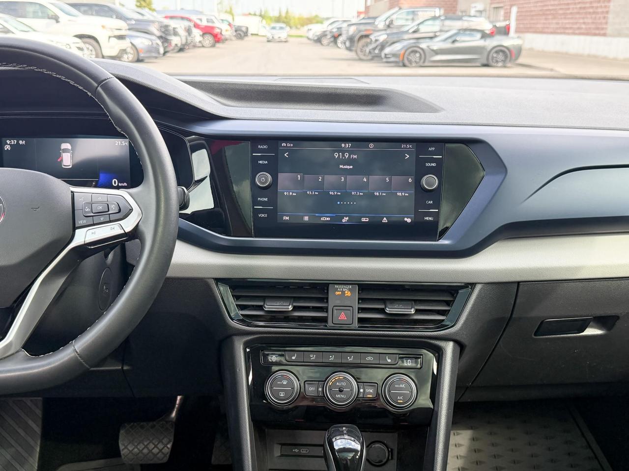 2022 Volkswagen Taos Comfortline 1.5L 4CYL TURBO, AWD COMFORTLINE, HEATED LEATHER SEATS, SUNROOF WIRELESS CHARGING, ADAPTIVE CRUISE CONTROL, 18" ALLOY WHEELS Photo