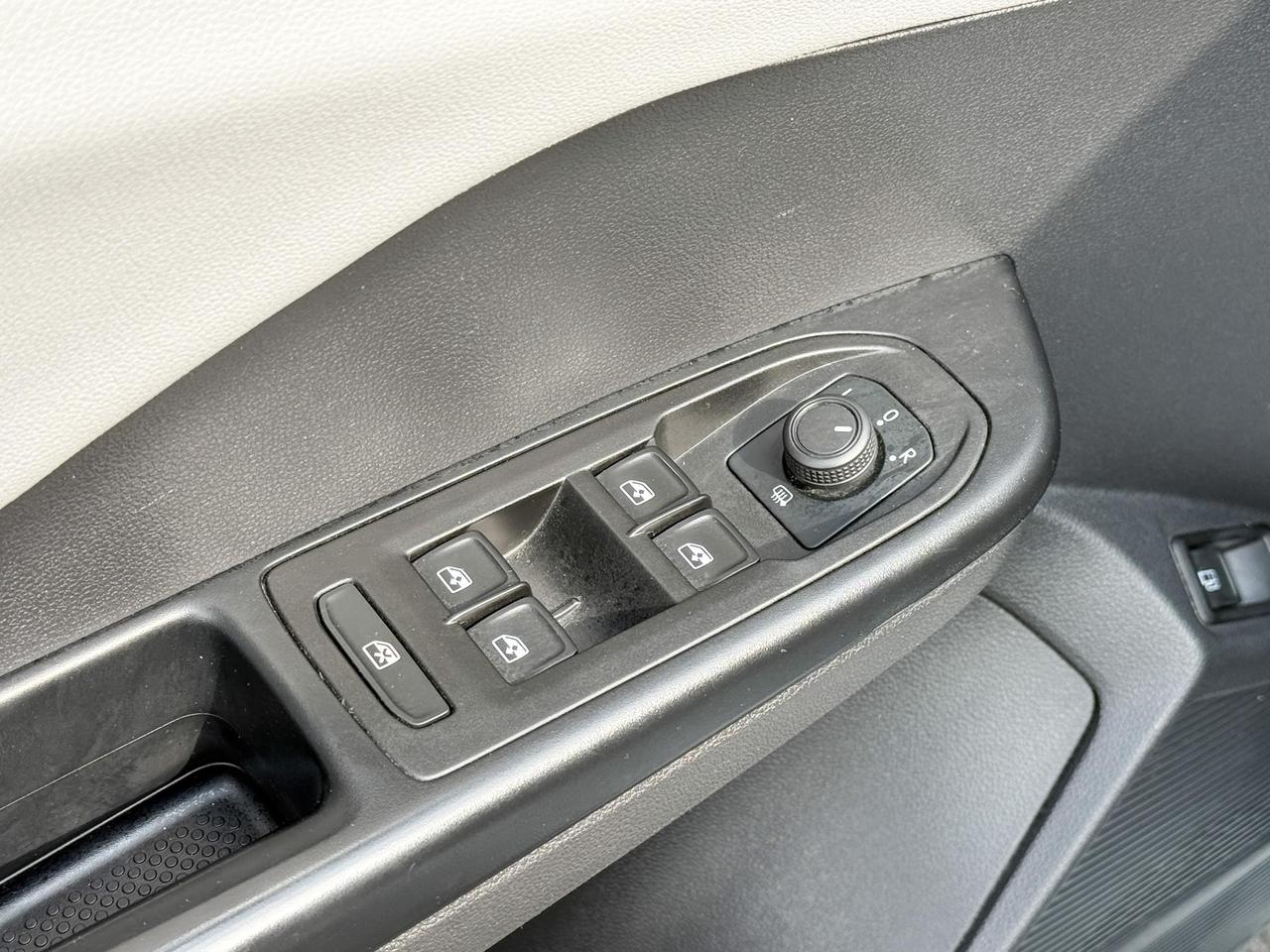 2022 Volkswagen Taos Comfortline 1.5L 4CYL TURBO, AWD COMFORTLINE, HEATED LEATHER SEATS, SUNROOF WIRELESS CHARGING, ADAPTIVE CRUISE CONTROL, 18" ALLOY WHEELS Photo