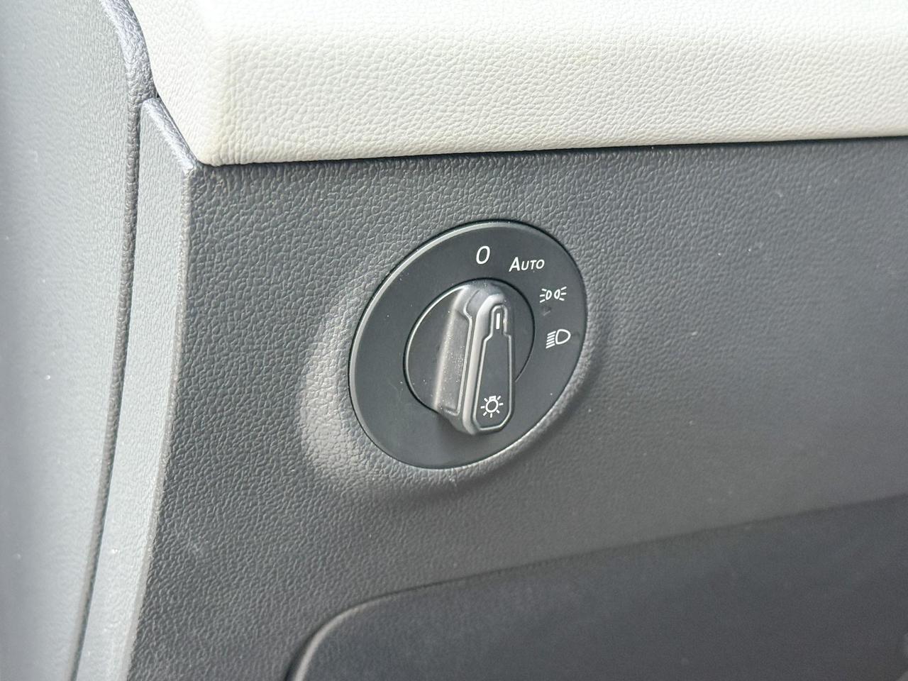 2022 Volkswagen Taos Comfortline 1.5L 4CYL TURBO, AWD COMFORTLINE, HEATED LEATHER SEATS, SUNROOF WIRELESS CHARGING, ADAPTIVE CRUISE CONTROL, 18" ALLOY WHEELS Photo