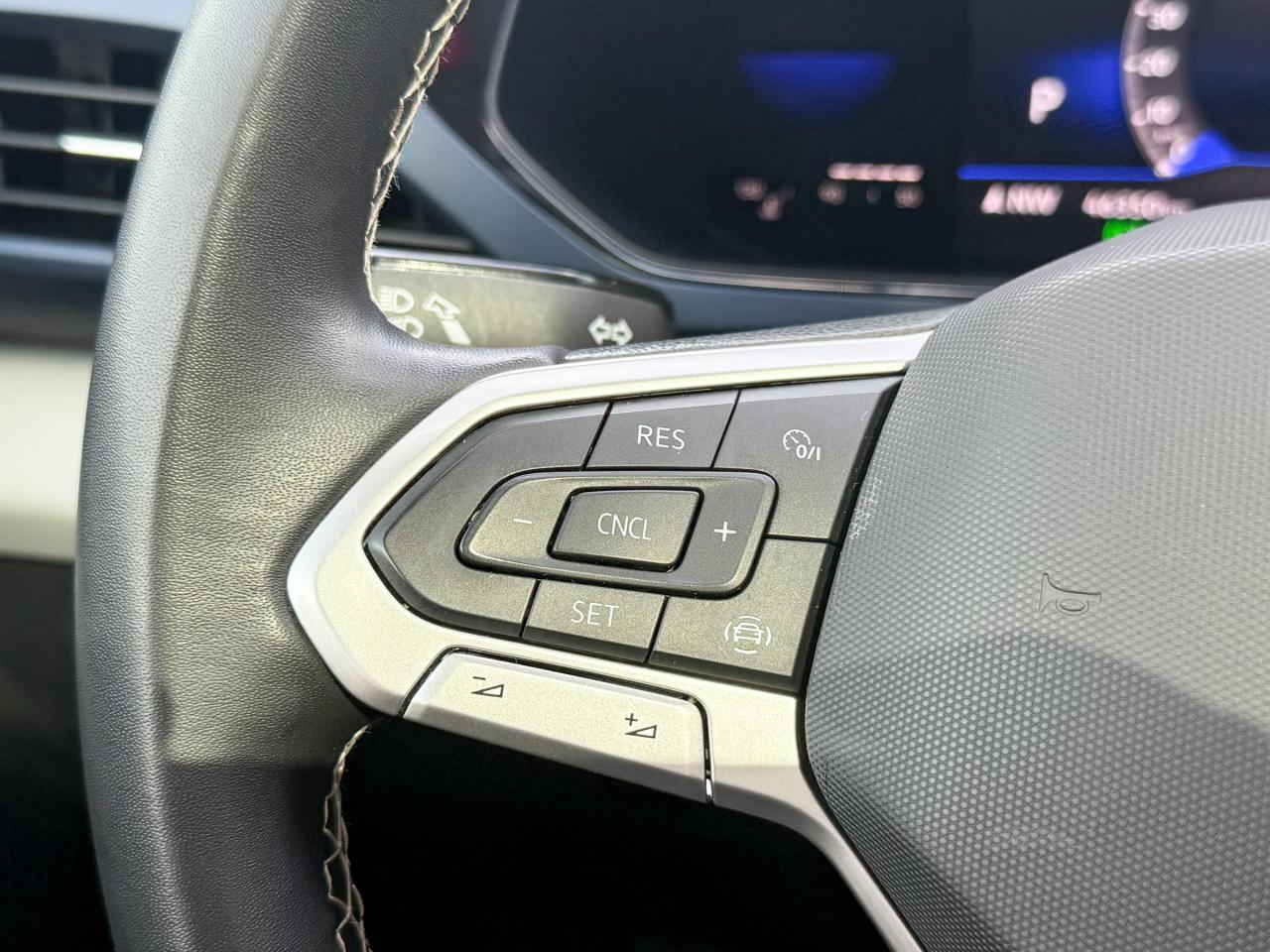 2022 Volkswagen Taos Comfortline 1.5L 4CYL TURBO, AWD COMFORTLINE, HEATED LEATHER SEATS, SUNROOF WIRELESS CHARGING, ADAPTIVE CRUISE CONTROL, 18" ALLOY WHEELS Photo