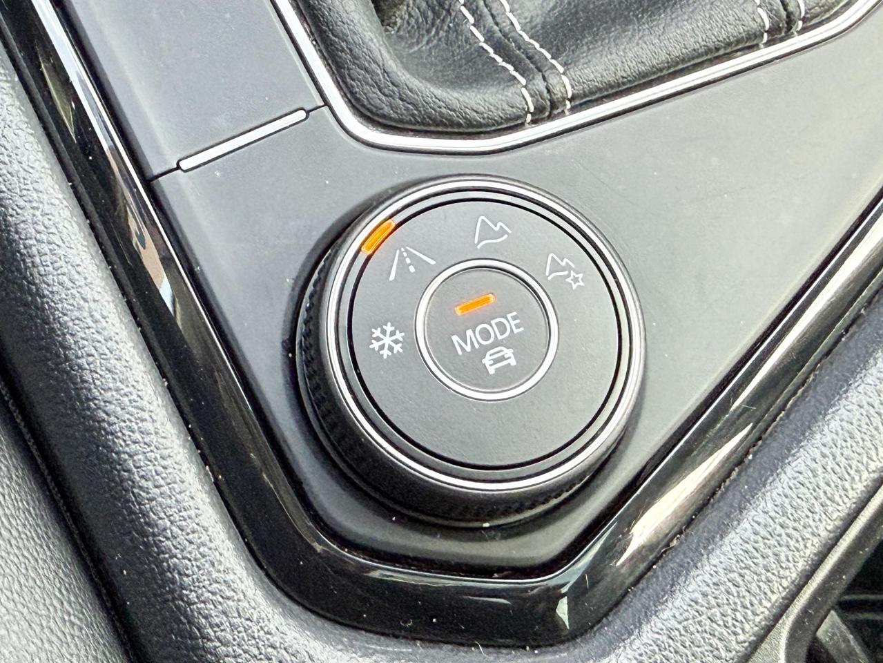 2022 Volkswagen Taos Comfortline 1.5L 4CYL TURBO, AWD COMFORTLINE, HEATED LEATHER SEATS, SUNROOF WIRELESS CHARGING, ADAPTIVE CRUISE CONTROL, 18" ALLOY WHEELS Photo