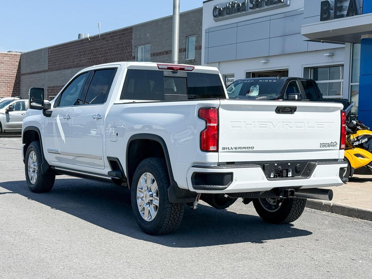 2025 Chevrolet Silverado 2500 HD High Country 6.6L DURAMAX WITH REMOTE START/ENTRY, SUNROOF, HEATED SEATS, HEATED STEERING WHEEL, VENTILATED SEATS, BOSE SOUND SYSTEM, POWER UP/DOWN TAILGATE Photo