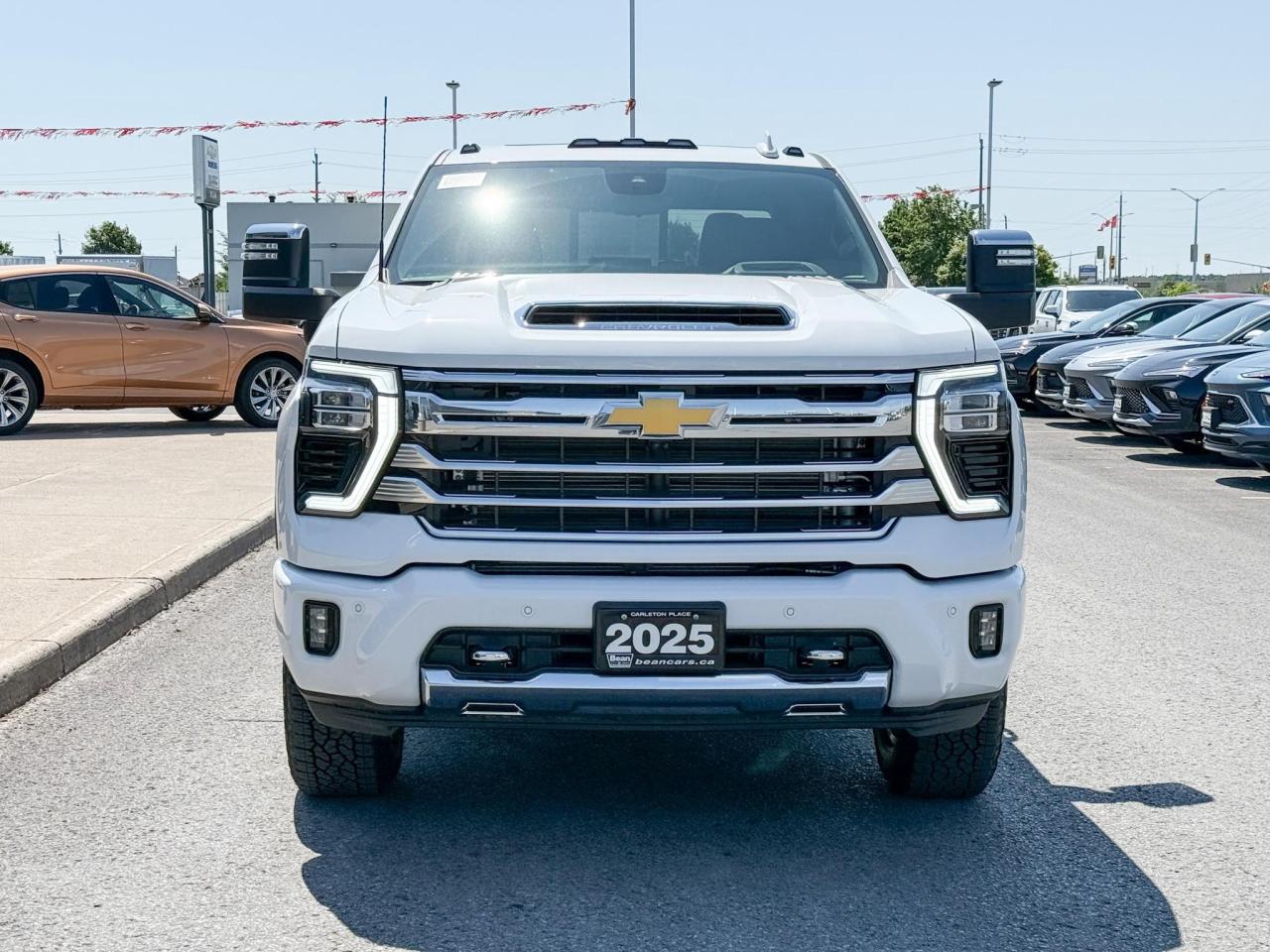 2025 Chevrolet Silverado 2500 HD High Country 6.6L DURAMAX WITH REMOTE START/ENTRY, SUNROOF, HEATED SEATS, HEATED STEERING WHEEL, VENTILATED SEATS, BOSE SOUND SYSTEM, POWER UP/DOWN TAILGATE Photo
