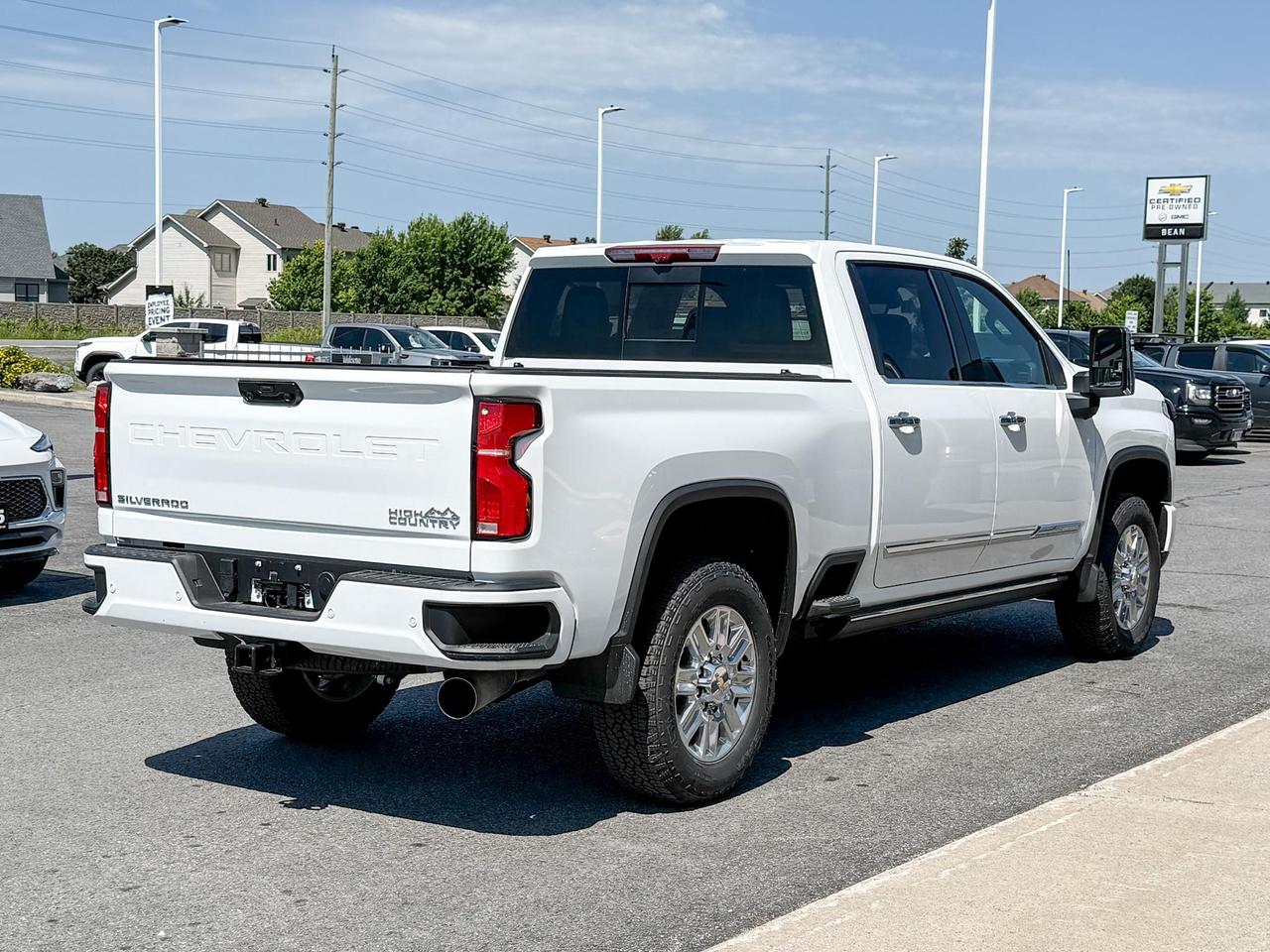 2025 Chevrolet Silverado 2500 HD High Country 6.6L DURAMAX WITH REMOTE START/ENTRY, SUNROOF, HEATED SEATS, HEATED STEERING WHEEL, VENTILATED SEATS, BOSE SOUND SYSTEM, POWER UP/DOWN TAILGATE Photo